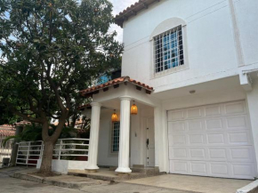 Cozy Home in Bellavista, Close to Beaches and Downtown